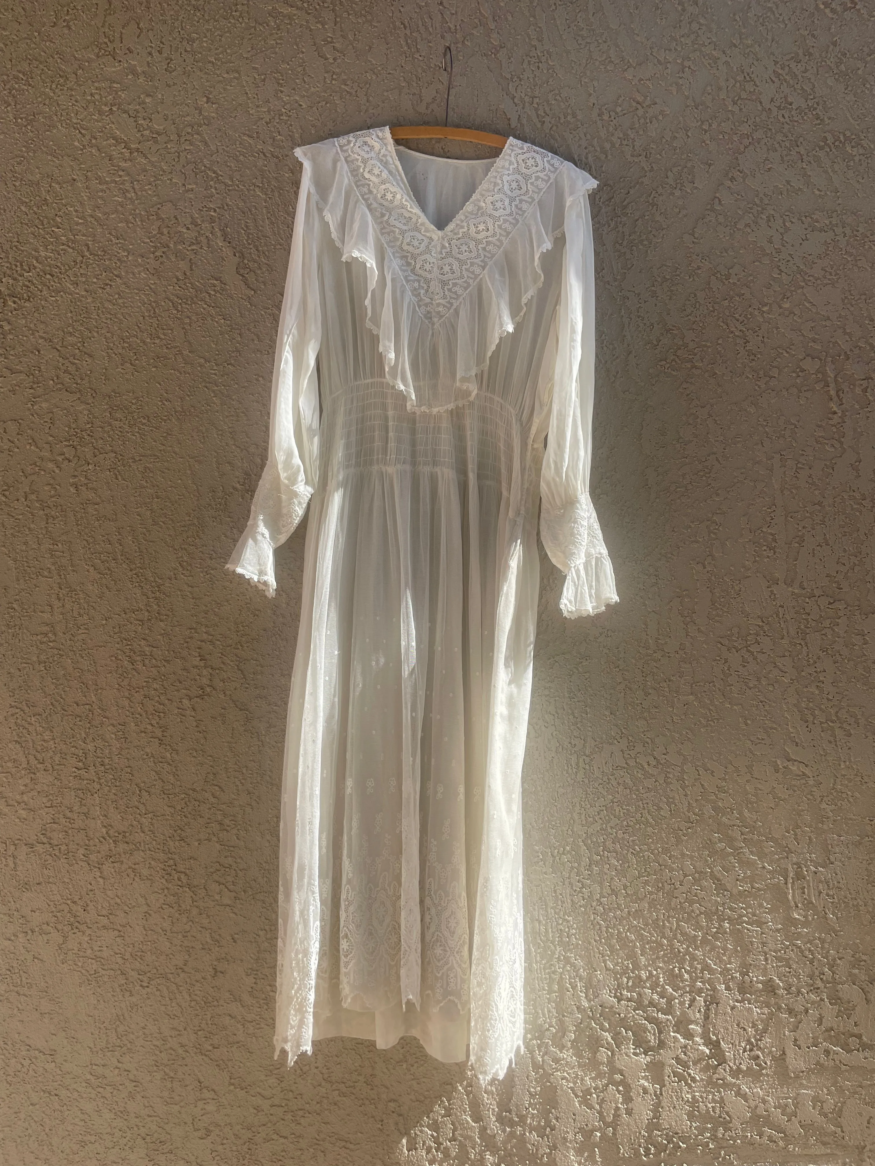 1920s Fine Cotton & Lace Overlay Balloon Sleeve Dress