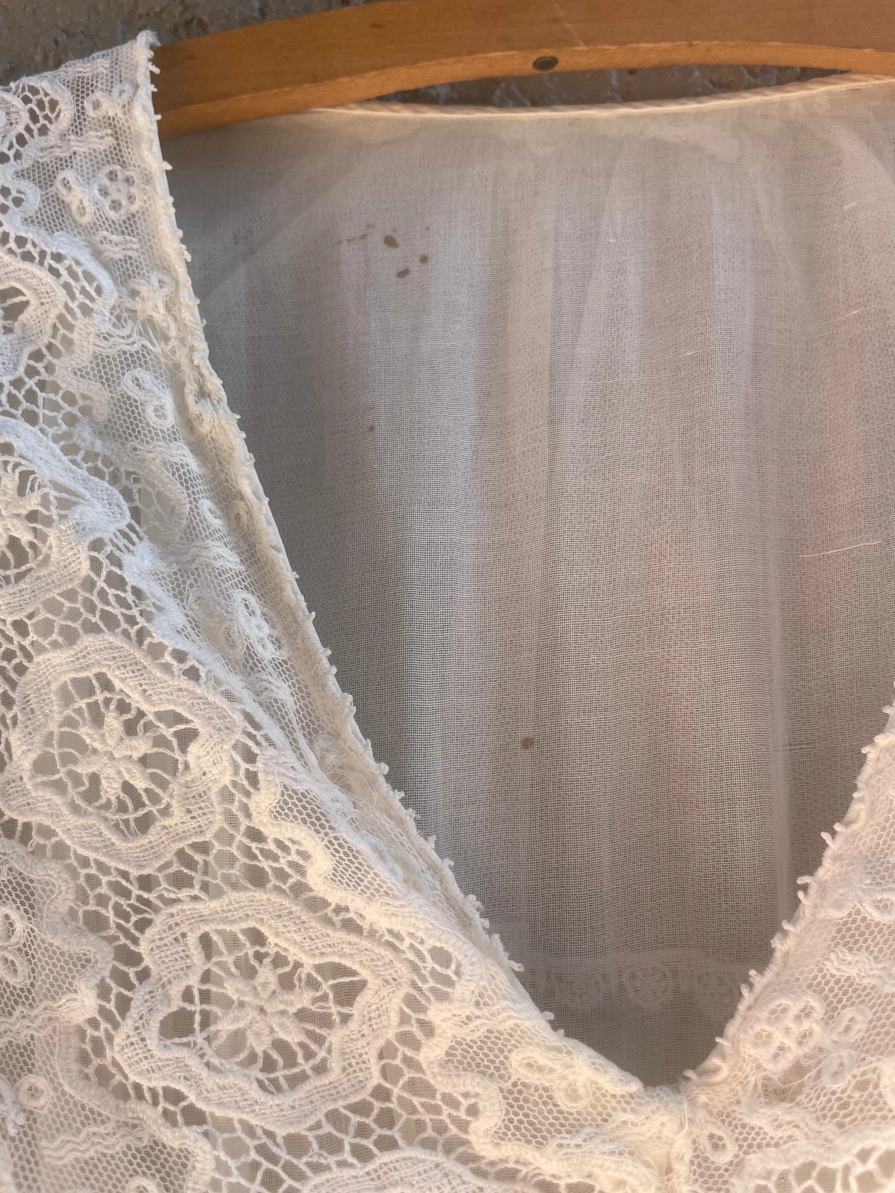 1920s Fine Cotton & Lace Overlay Balloon Sleeve Dress