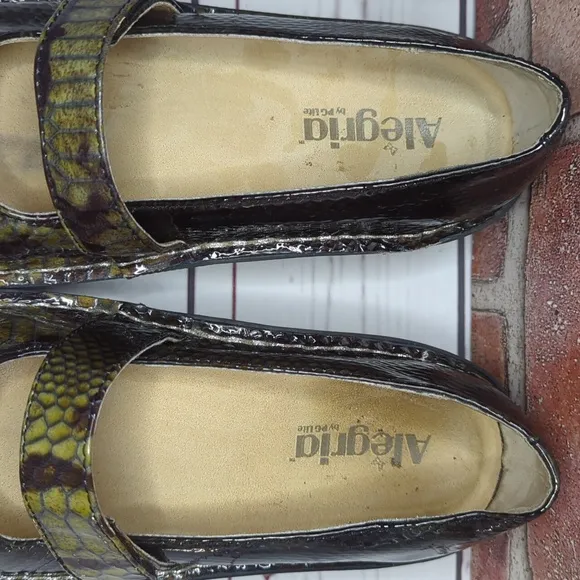 Alegria by PG Lite Mary Jane Women's 38/7.5 Patent Leather Python Platform Shoes