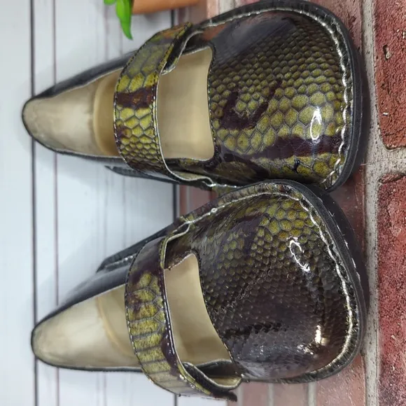 Alegria by PG Lite Mary Jane Women's 38/7.5 Patent Leather Python Platform Shoes