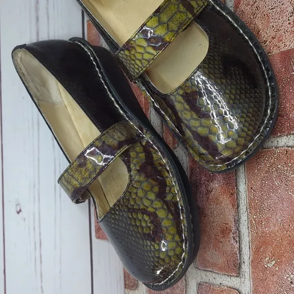 Alegria by PG Lite Mary Jane Women's 38/7.5 Patent Leather Python Platform Shoes