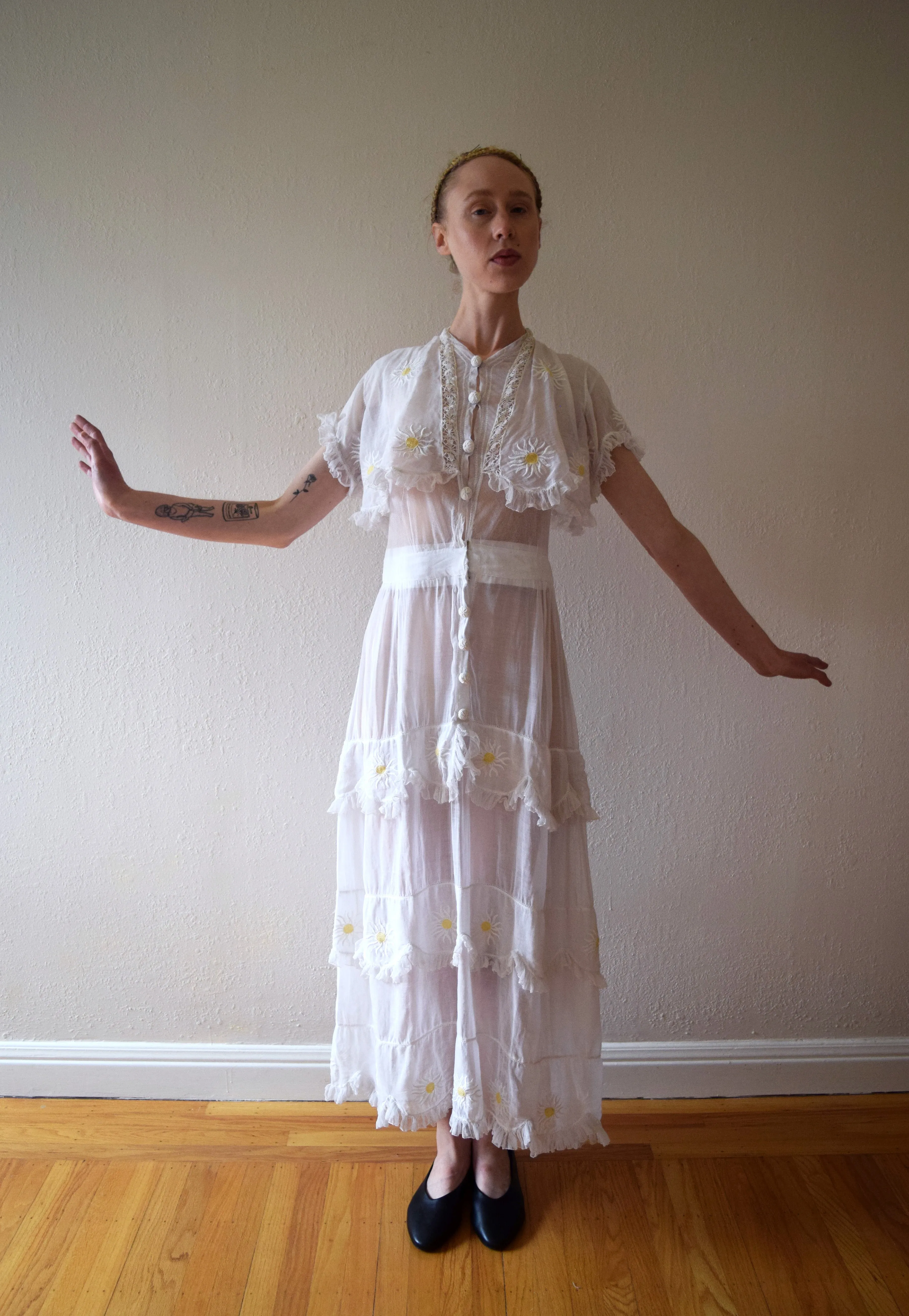 Antique Edwardian 1910s embroidered dress . size xs to small