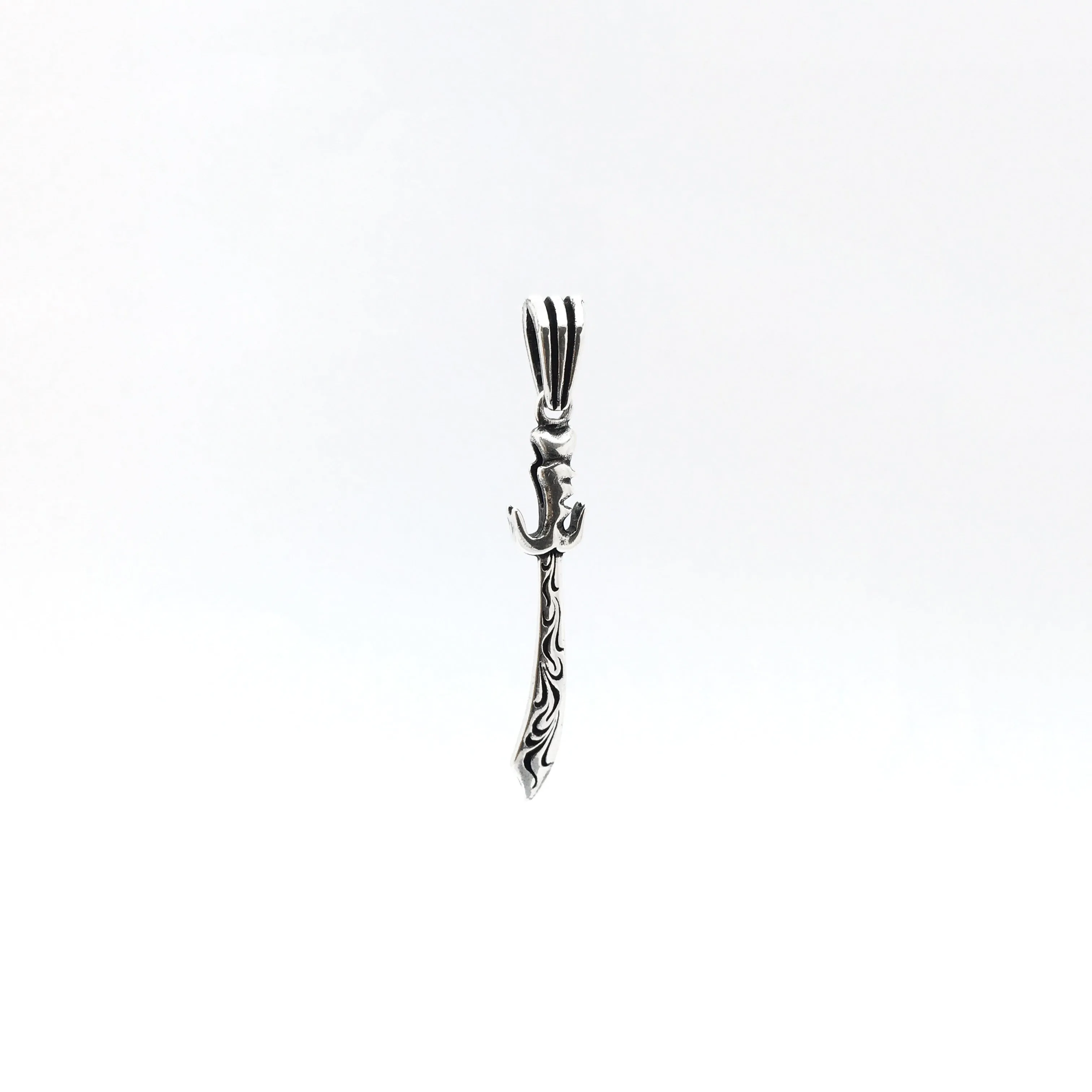 Antique-Finish Cutlass Pendant (Silver)