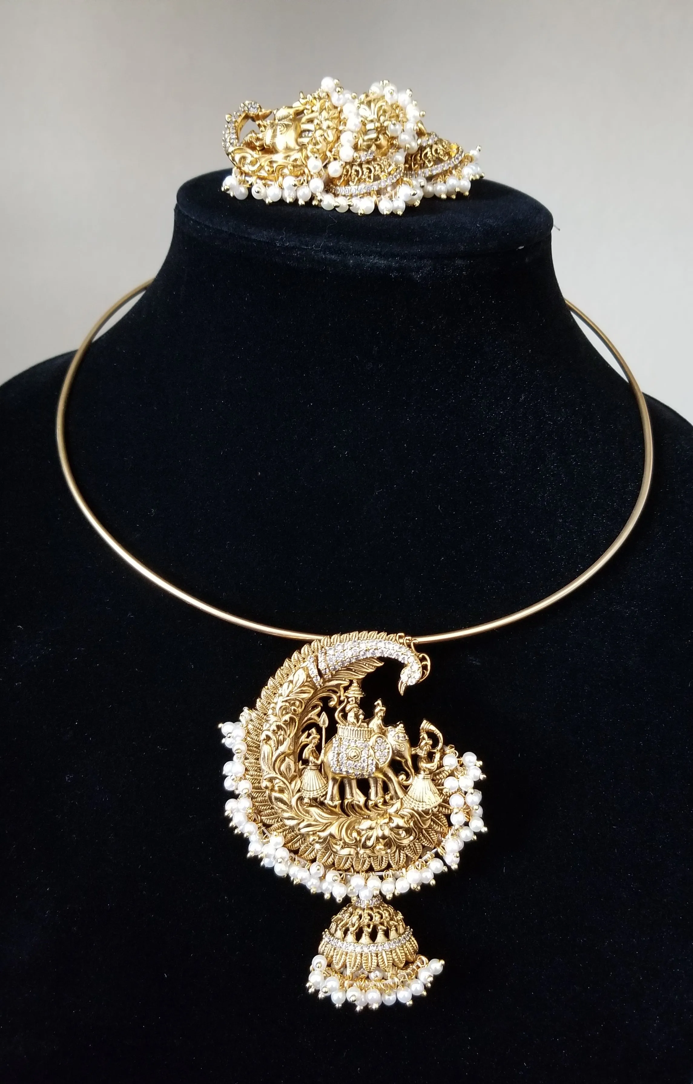 Antique Finish Pendant Hasli Necklace Set
