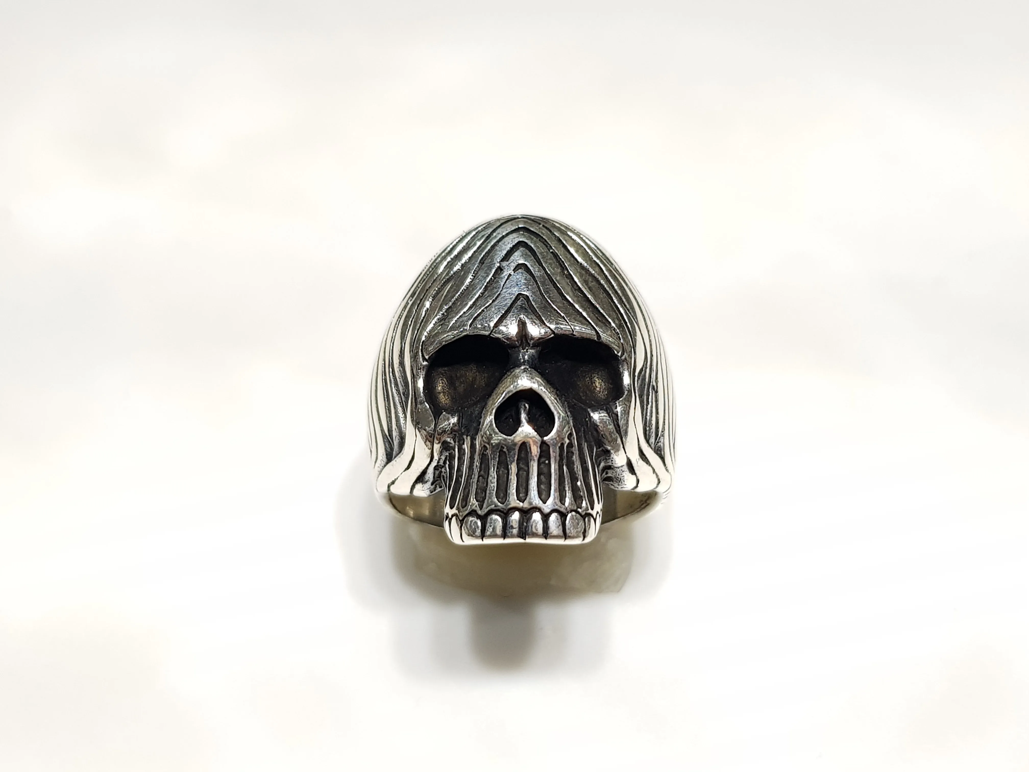 Antique-Finish Skull Ring (Silver)