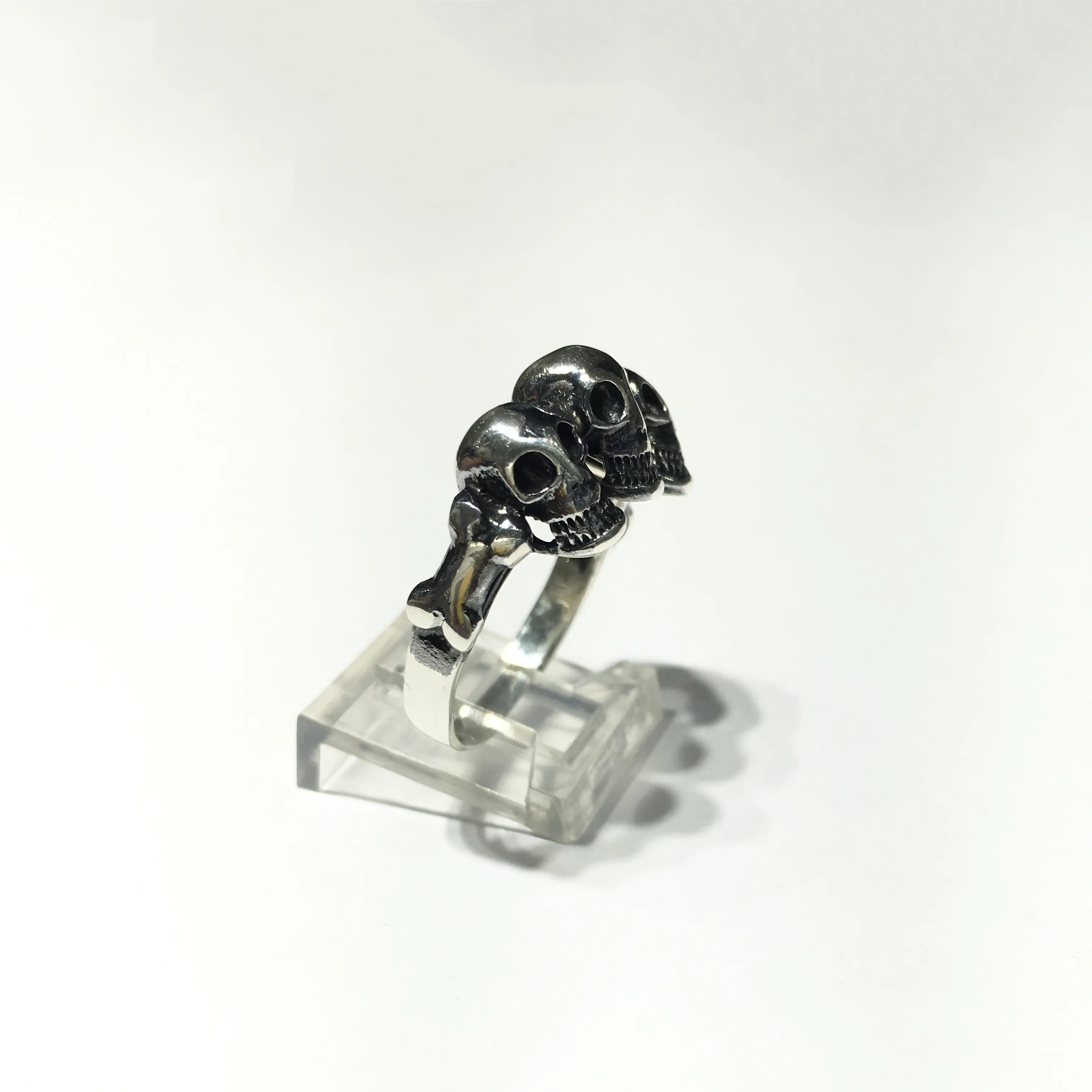 Antique-Finish Triple Skull Head Ring (Silver)
