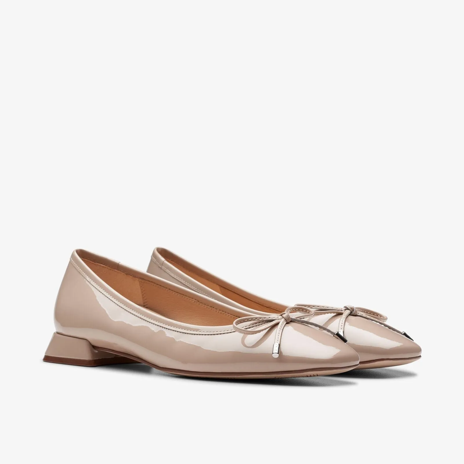 Clarks Women's Ubree15 Step Sand Patent 26176362
