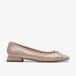 Clarks Women's Ubree15 Step Sand Patent 26176362