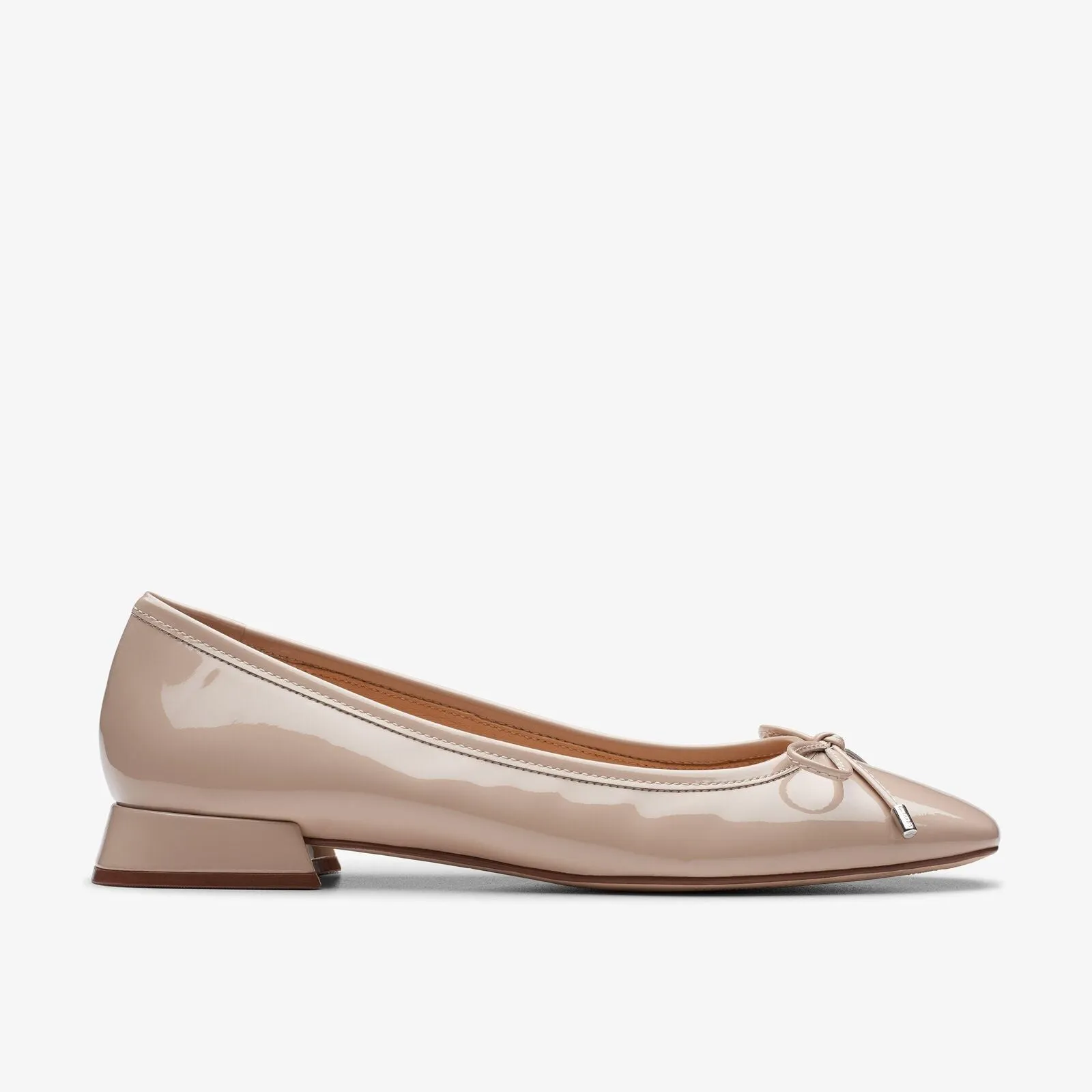 Clarks Women's Ubree15 Step Sand Patent 26176362