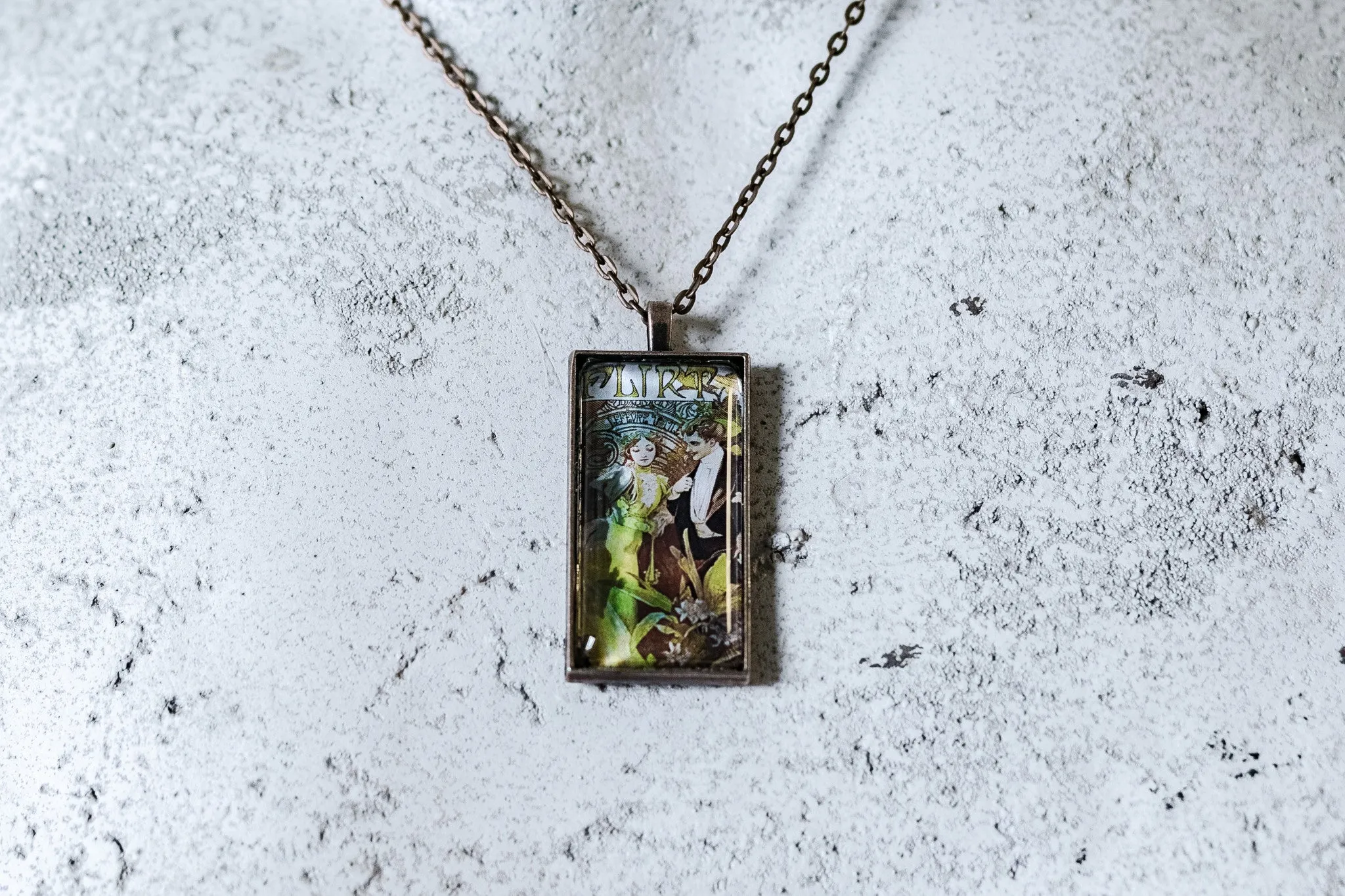 Flirt Cabochon Necklace