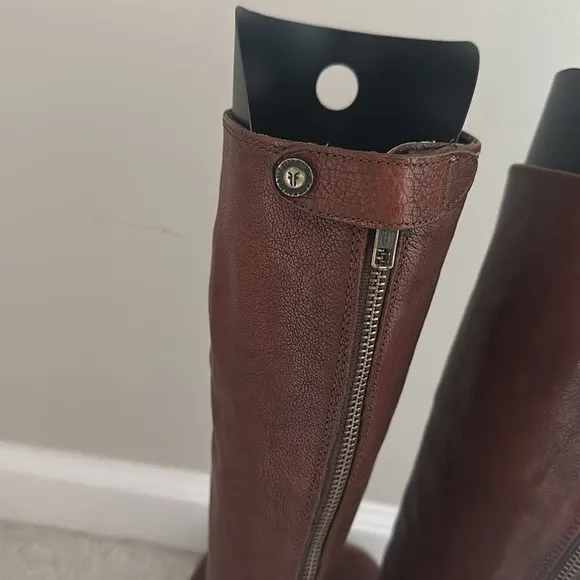FRYE Women's Melissa Button Back-Zip Boot Brown Sz 7 Equestrian Preppy Classic
