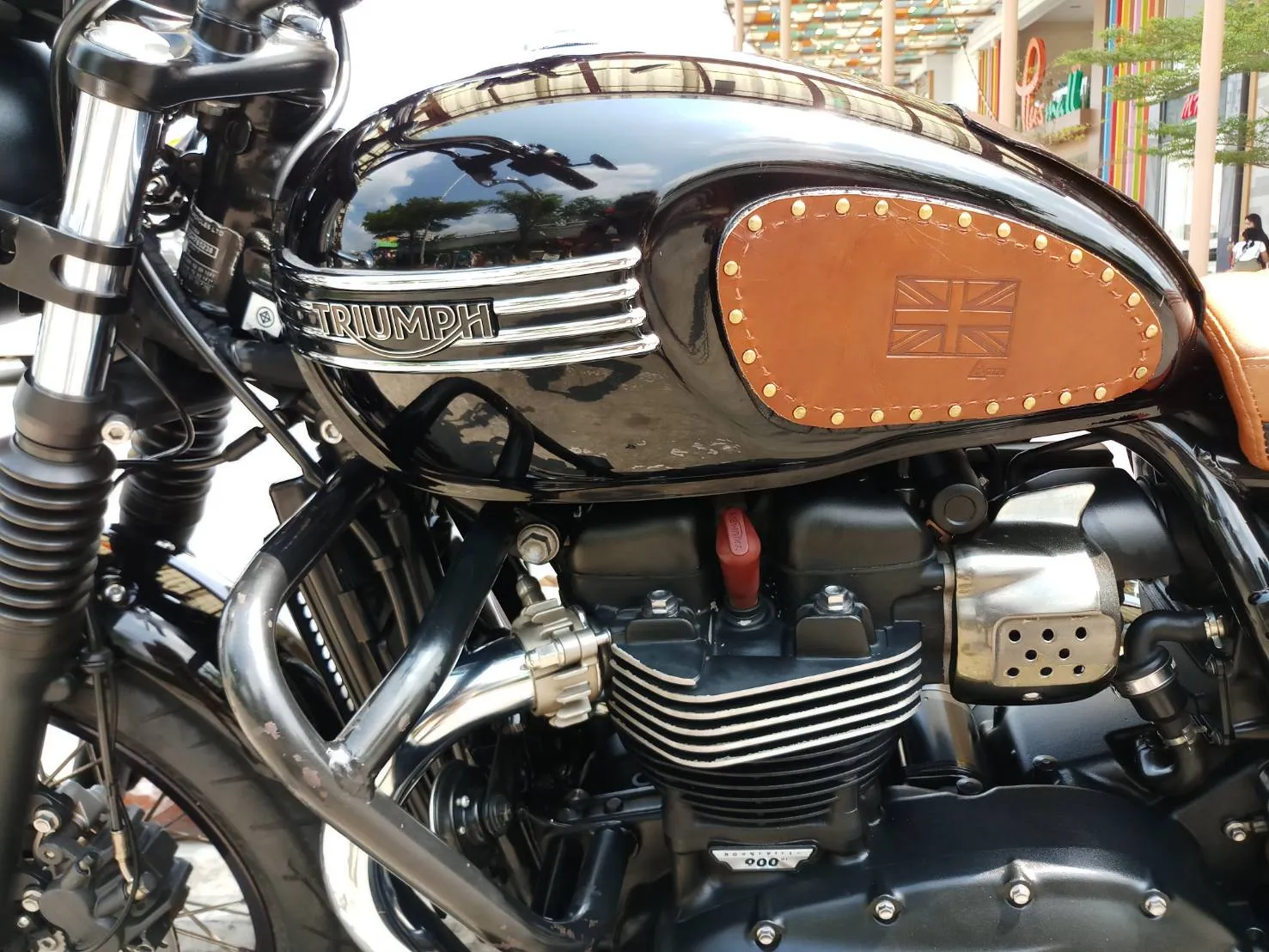 KB-TKNEE - Triumph Leather Tank Knee Pads