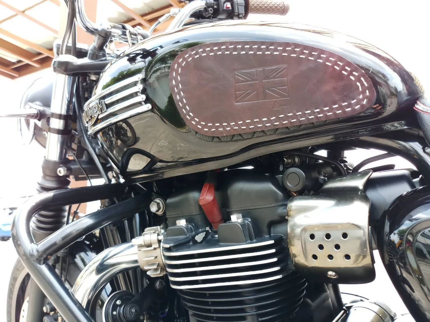 KB-TKNEE - Triumph Leather Tank Knee Pads