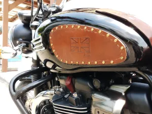 KB-TKNEE - Triumph Leather Tank Knee Pads