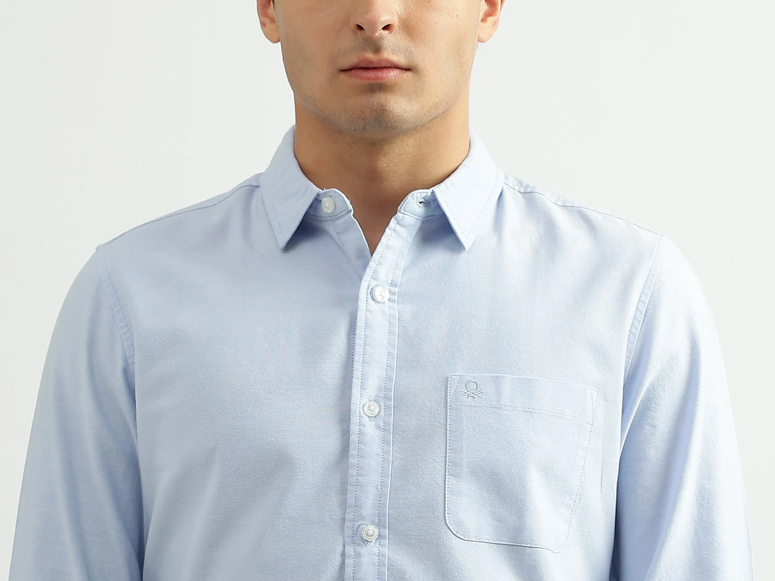 Men Solid Spread Collar Shirt