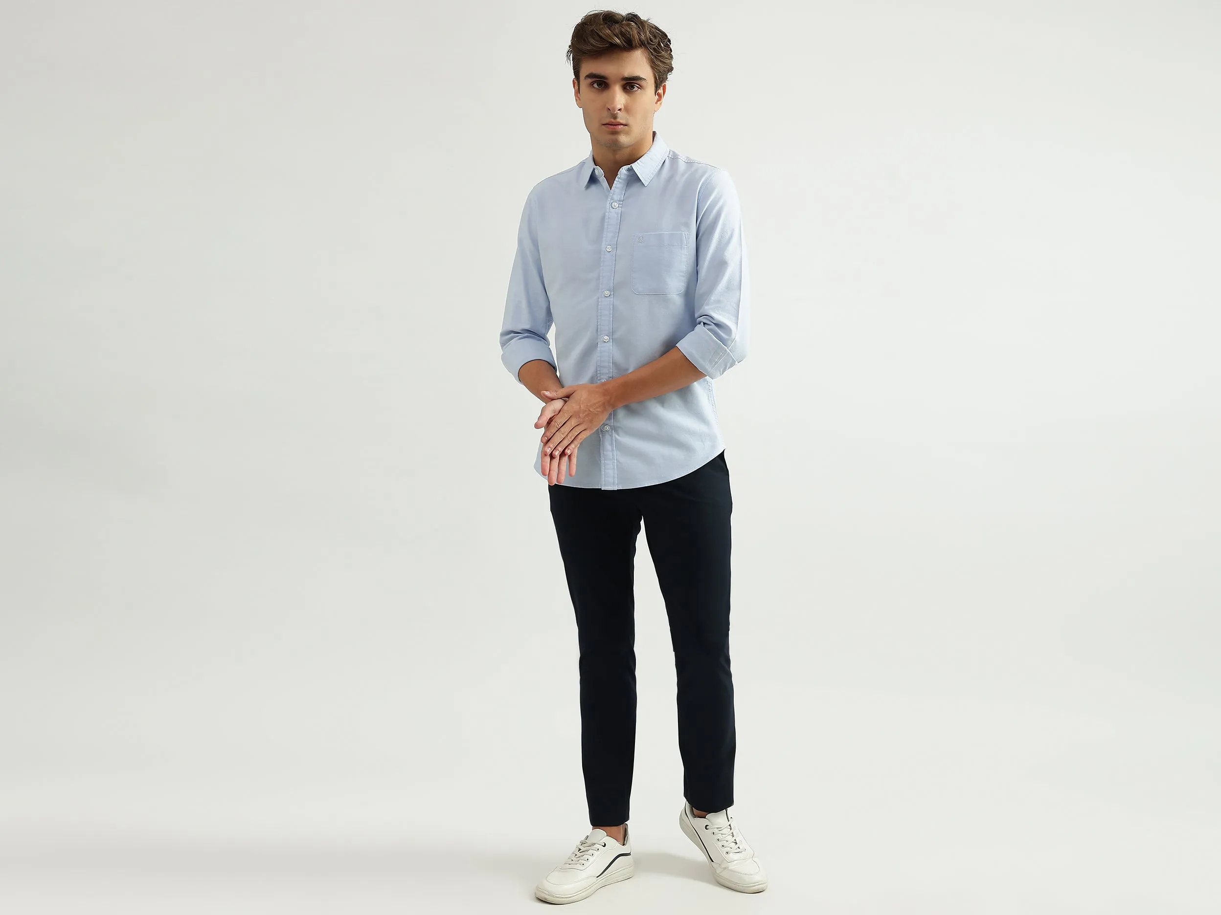 Men Solid Spread Collar Shirt