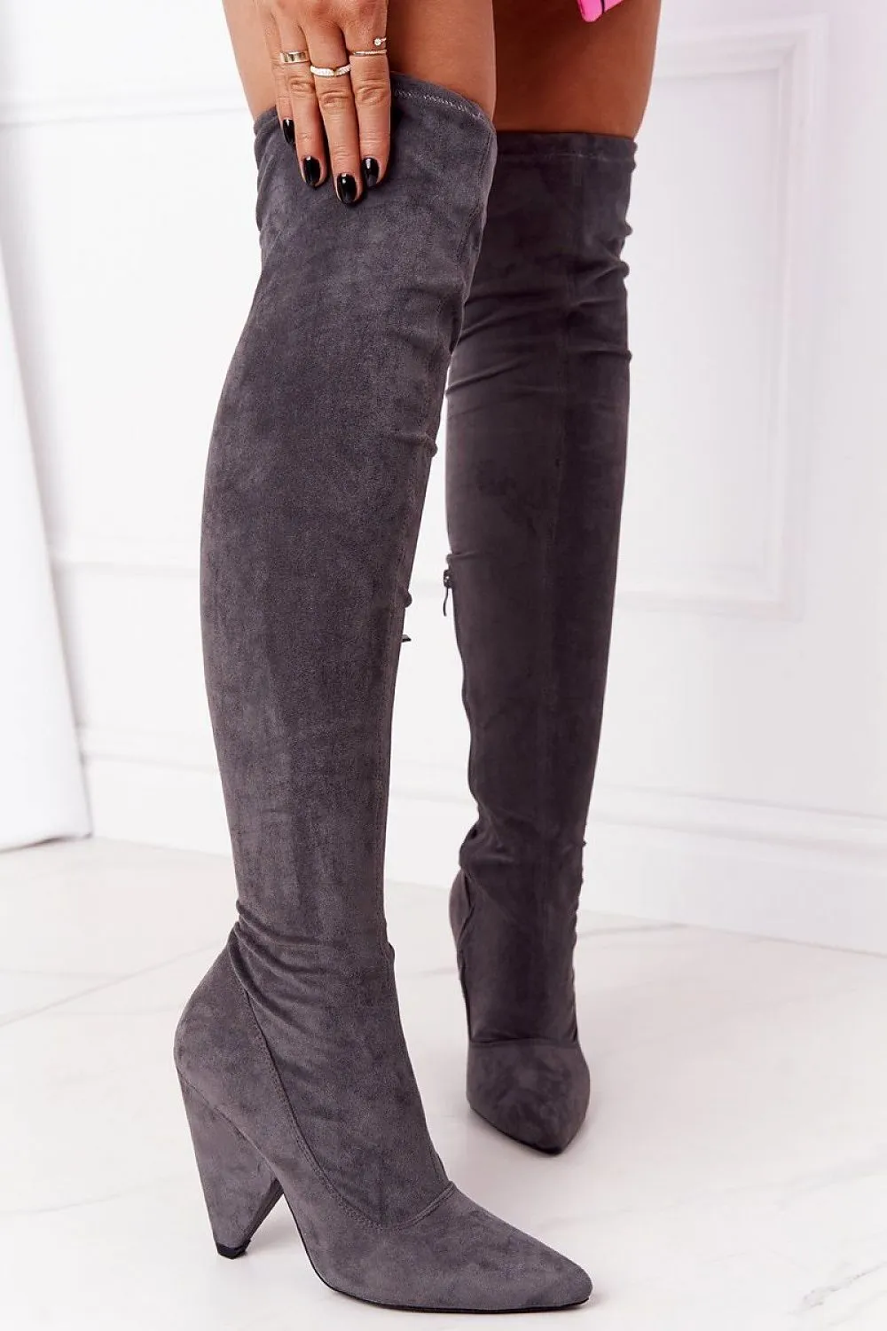 Musketeer boots