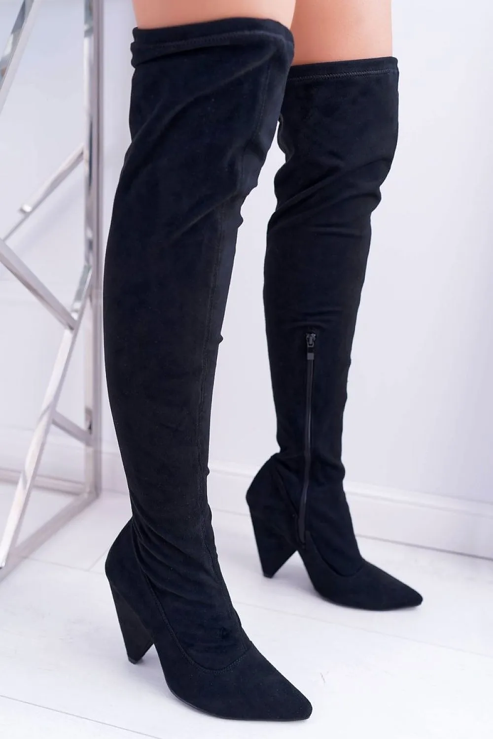 Musketeer boots