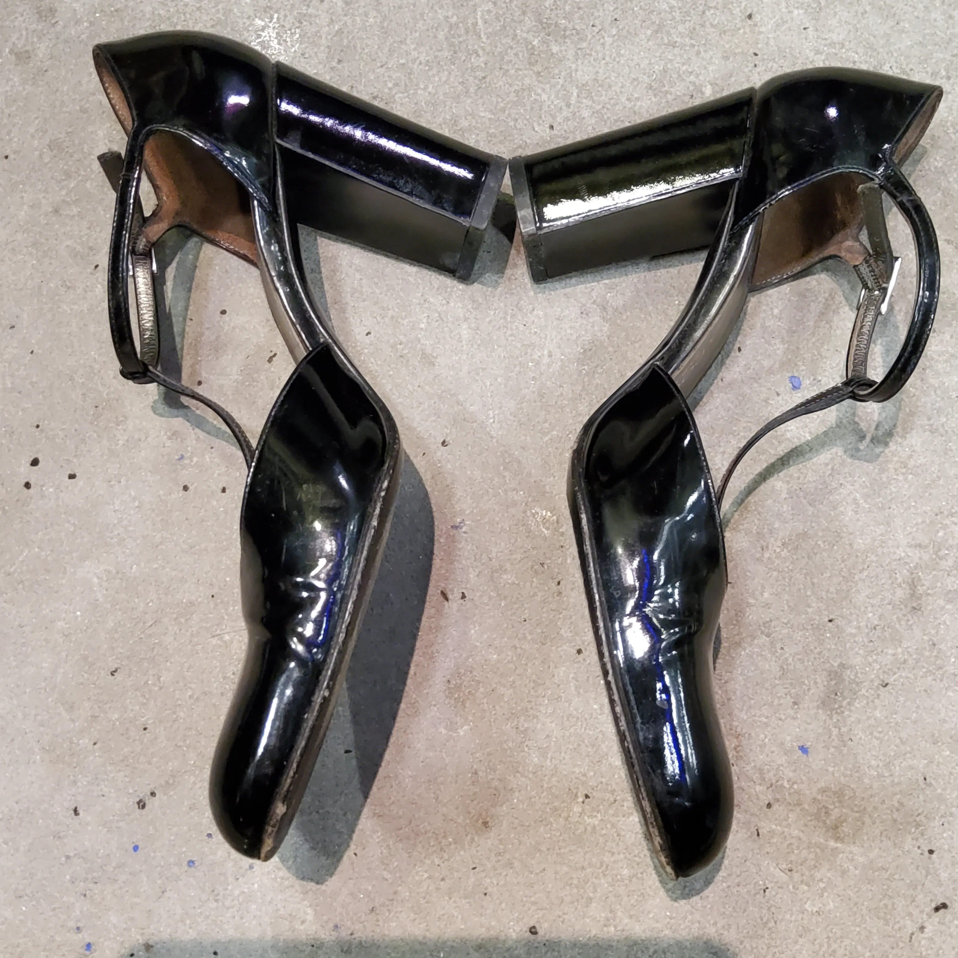 PATENT LEATHER PUMPS-BLACK