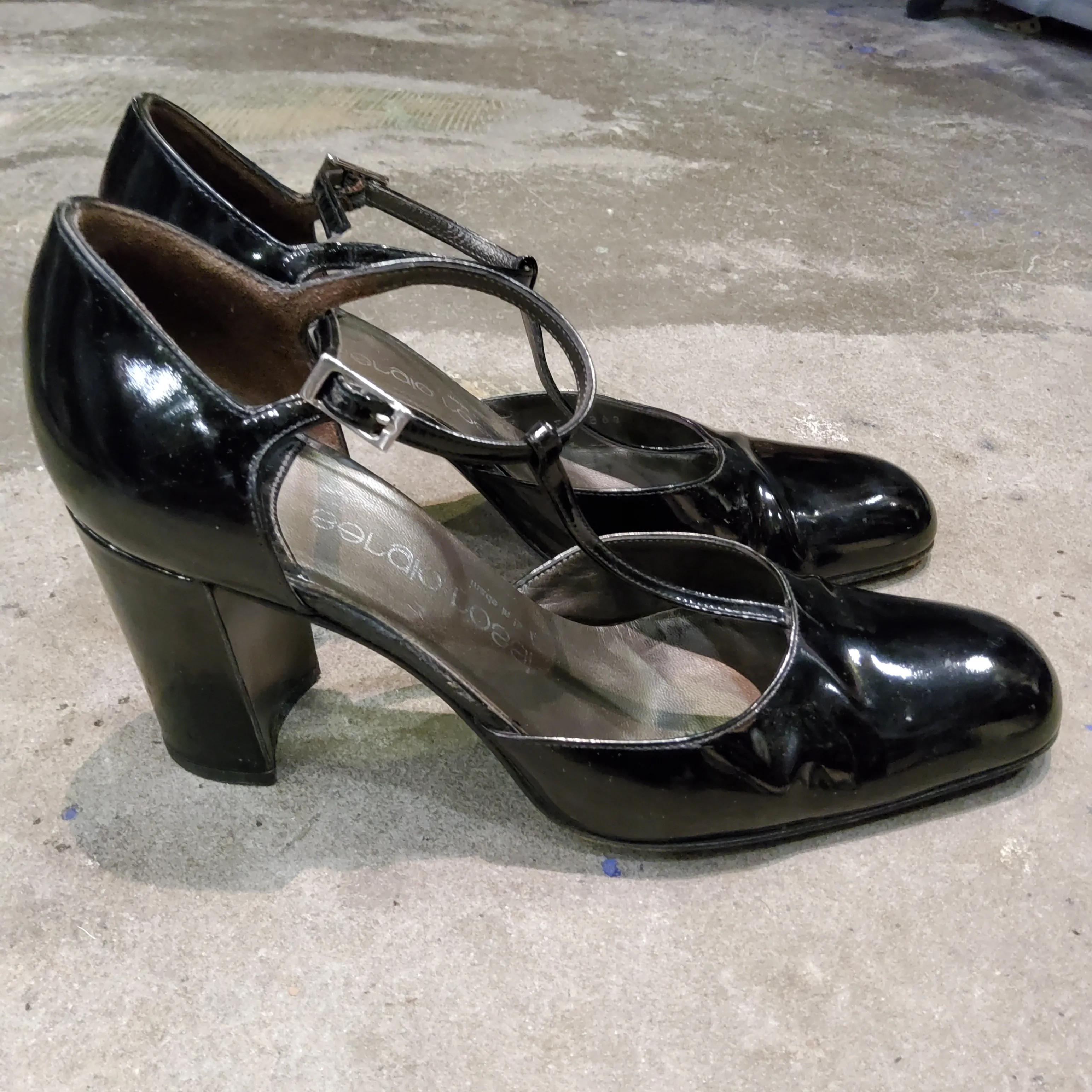 PATENT LEATHER PUMPS-BLACK
