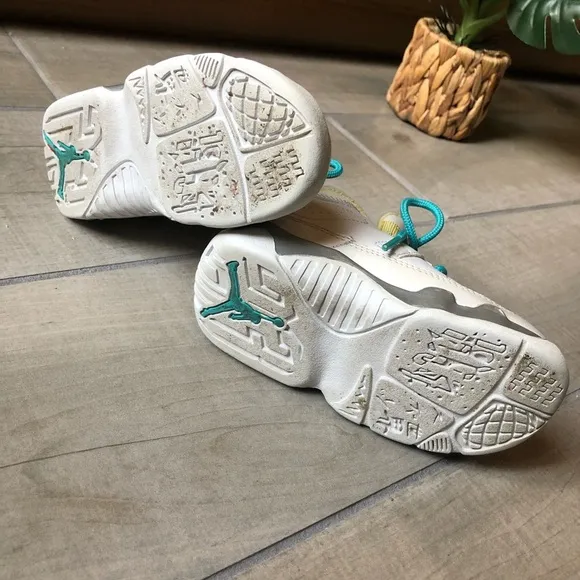 Rare. Jordan 9 retro lemon turquoise toddler size 7