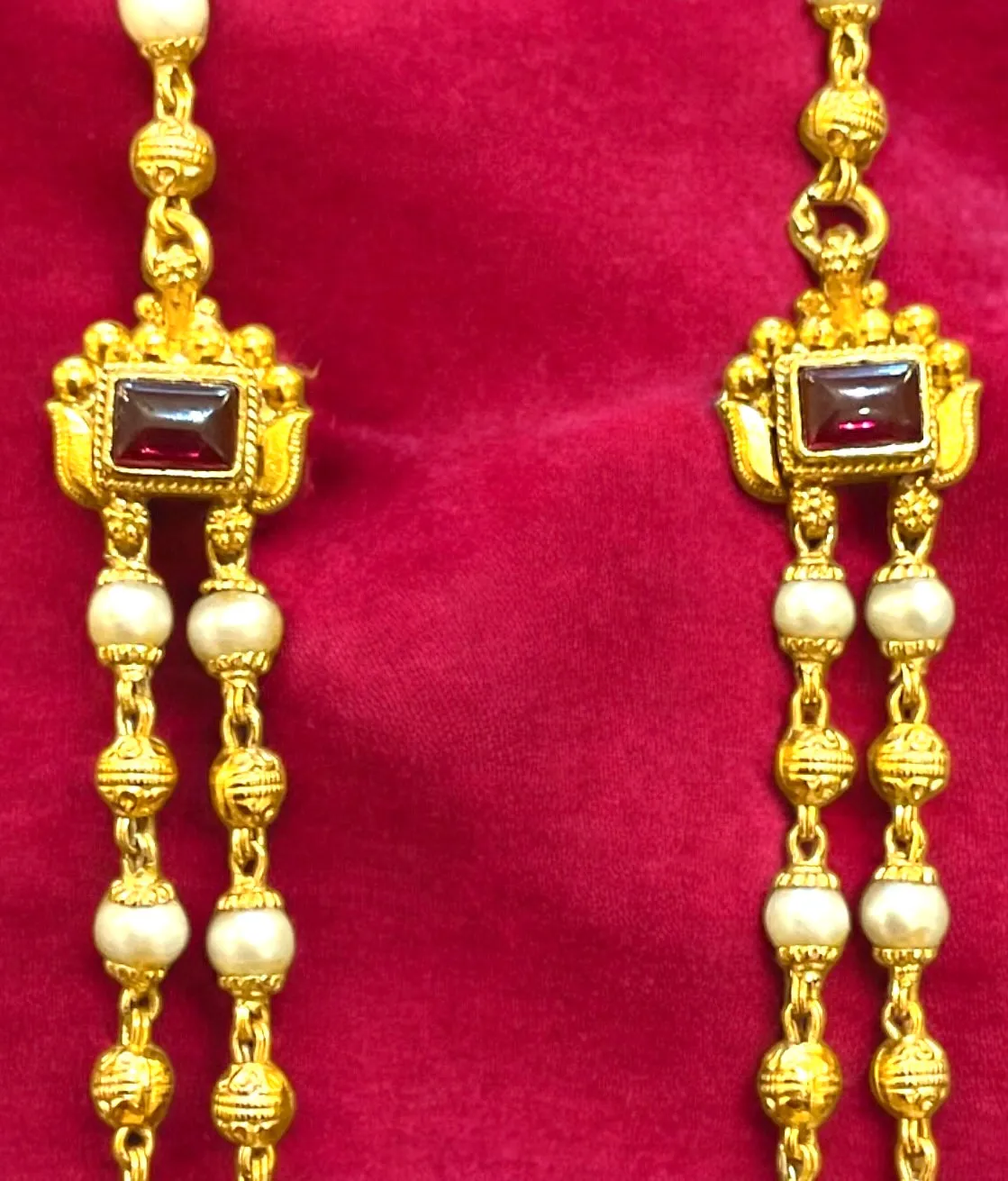 The Vrsala Silver Pearl 2 Layered Necklace