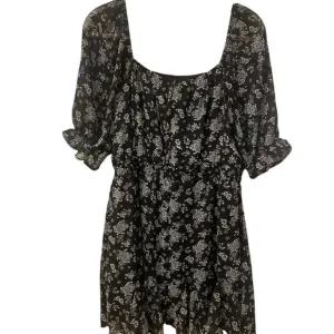 Trixxi Black and White Puff Sleeve Mini Sundress