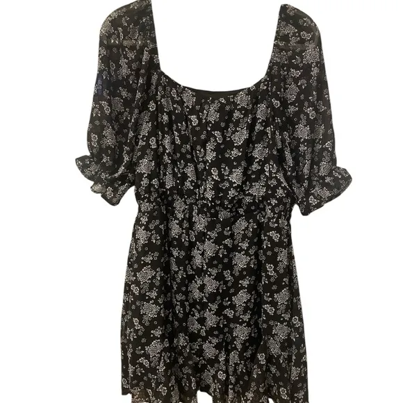 Trixxi Black and White Puff Sleeve Mini Sundress