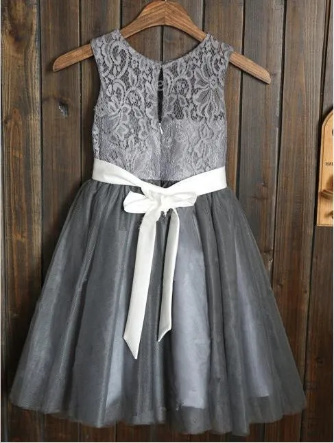 Tulle Lace Princess Sleeveless Scoop Long Flower Girl Dresses
