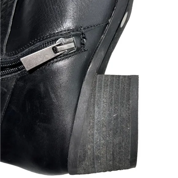 Vince Camuto knee high black boots Sz 9M