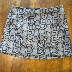 Vintage Snake Print Mini Skirt! Size 1